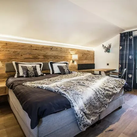 Villa Beautiful Chalet In With, Pool & Terrace - What'app - 0039-3512-039-610 - For Reservations! *